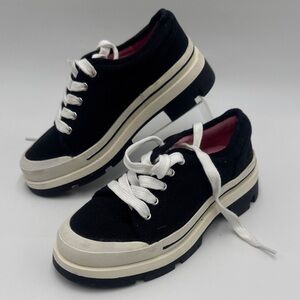 Steve Madden Girls Shoes Kitsch Platform Size 2 Color White/black